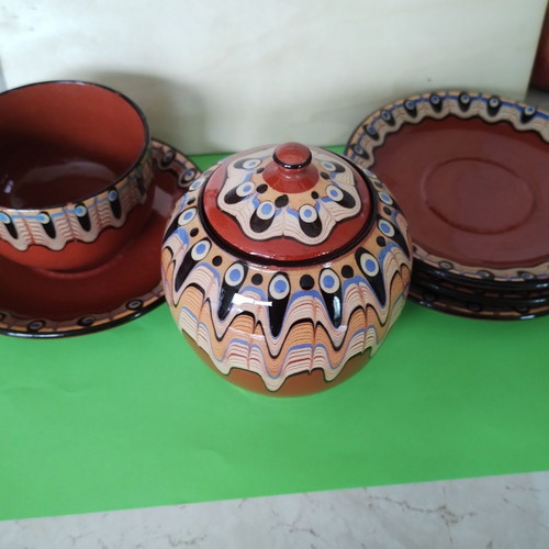 Troyan Ceramics Service Parts like new with traditional decor