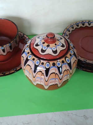 Troyan Ceramics Service Parts like new with traditional decor