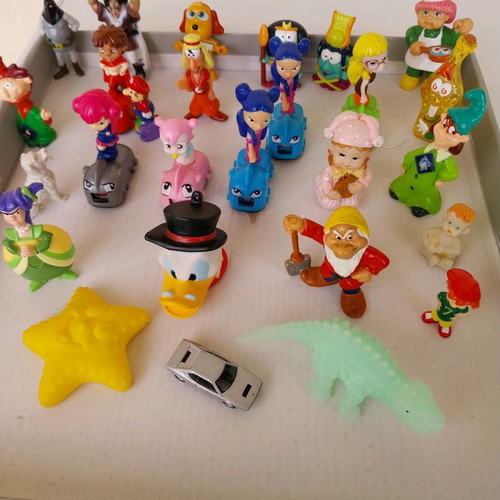 Collectible figures new, pack of 27 pieces