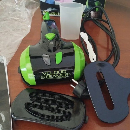 V Cloud Steamer steam iron like new, powerful steam technology