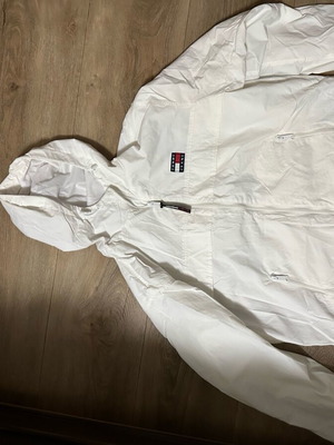Tommy Jeans windbreaker jacket size M like new, oversized, white