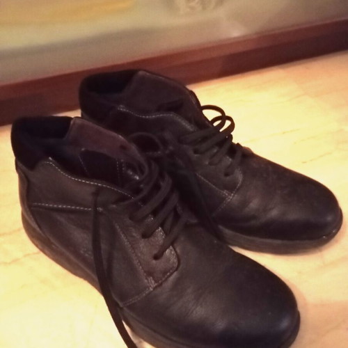 Men's leather black boots like new, size 42