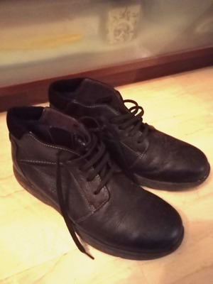 Men's leather black boots like new, size 42