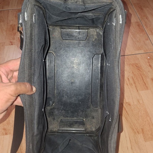Tool bag 16" like new with many pockets
