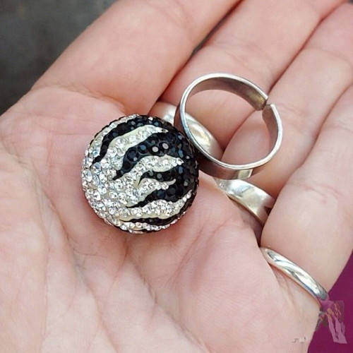 Ασημένιο δαχτυλίδι 925 με κρύσταλλα Swarovski σαν καινούργιο, μαύρο και άσπρο