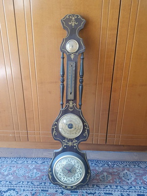 Vintage wall clock used, analog