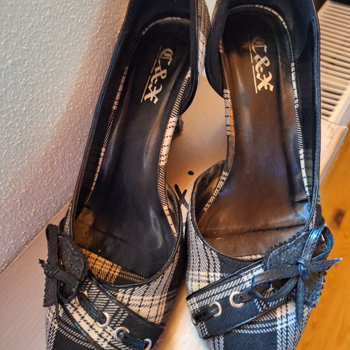 Black and white pumps, size 39