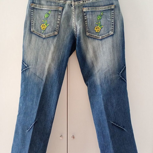 Jeans size 38 like new, blue with embroidery