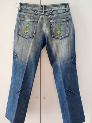 Jeans size 38 like new, blue with embroidery