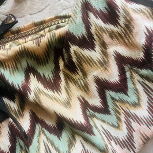 Shoulder bag multicolor like new with beautiful design