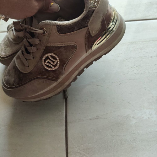 Athletic shoes refurbished, size 38, gold color