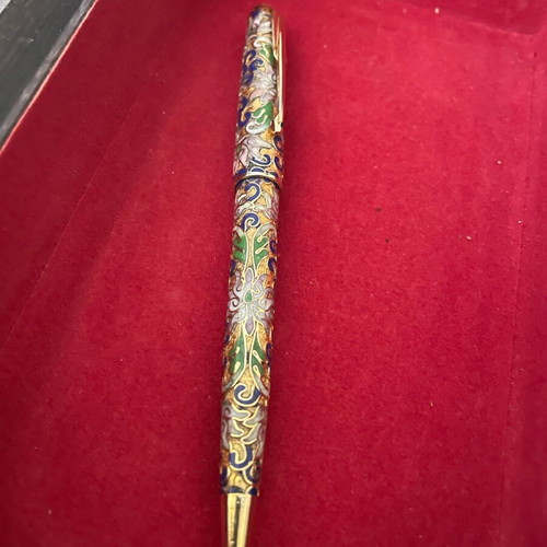 Cloisonné pen used in excellent condition