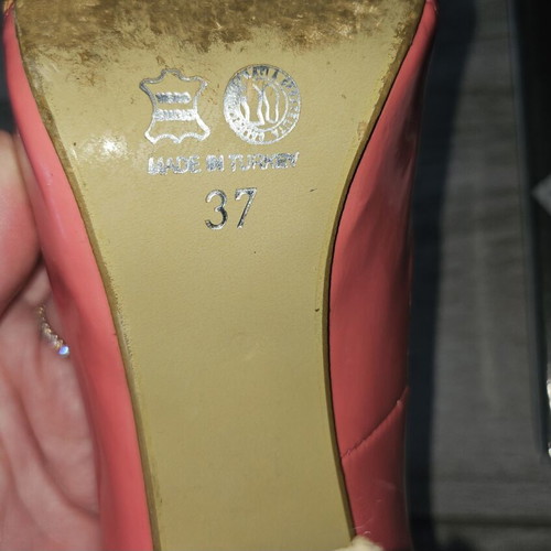 Pumps used, fuchsia patent leather, size 37