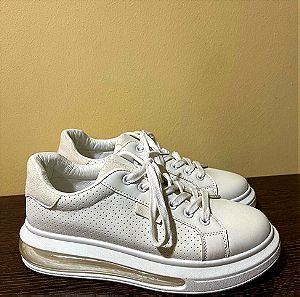 Λευκά αθλητικά παπούτσια
