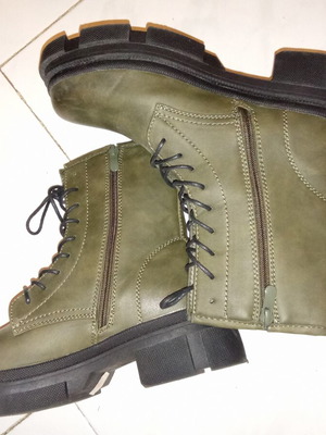 Boots khaki with zipper and laces like new
