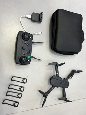 Drone με χειριστήριο, μπαταρία, φορτιστή και προστατευτικά έλικες