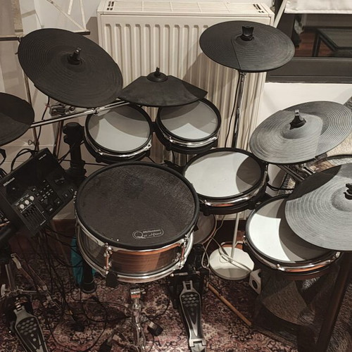 Millenium MPS-850 E-Drum Set with 2 extra cymbals, 1 extra tom and MPS-1000 snare like new