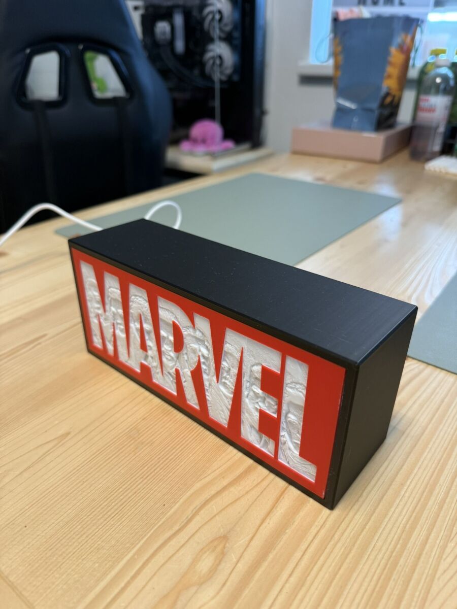 Marvel Lightbox new with Avengers… - € 22,00 - Vendora.cy