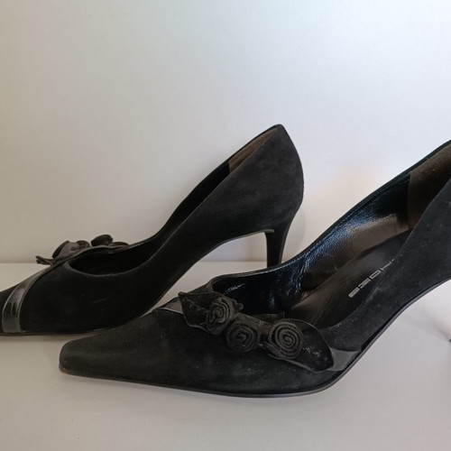 Suede black heels used with flowers, size 39
