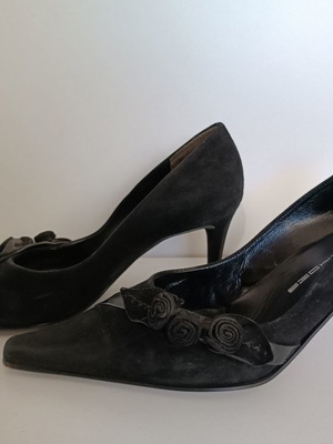 Suede black heels used with flowers, size 39