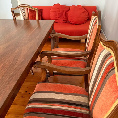 Walnut dining table set like new with 4 armchairs and 2 chairs