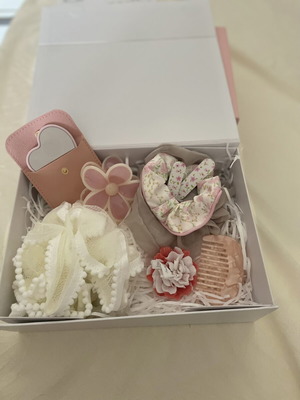 Gift box with hair clips, sponge, mirror, and candle new