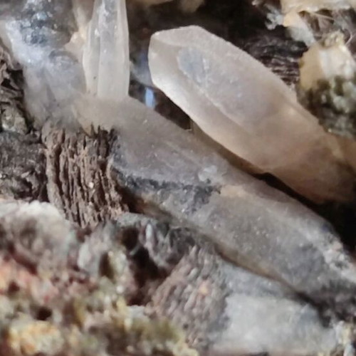 Epidote-Quartz-Magnetite New Greek Mineral