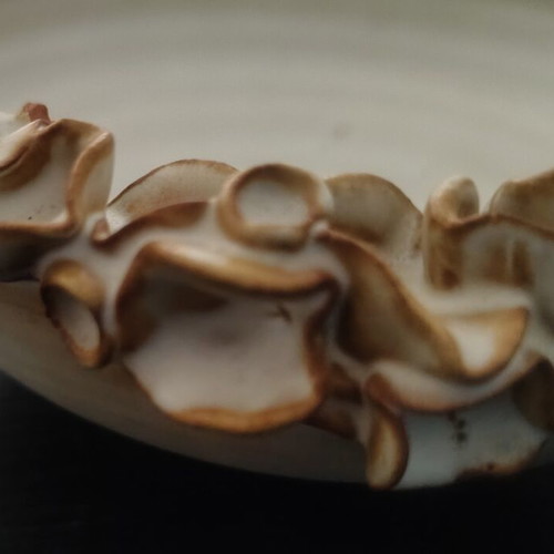 Ceramic bowl with embossed flowers 14.5 cm, like new