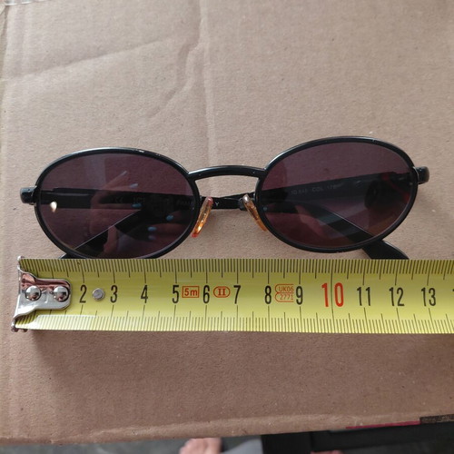 Iceberg vintage unisex oval sunglasses used, black metal frame