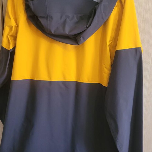 The North Face Gore-Tex Mountaineering Jacket L with Hood and Vents