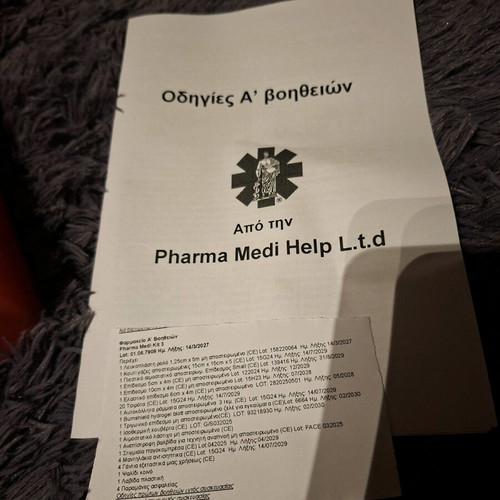 Complete first aid kit like new in hard plastic without medicines