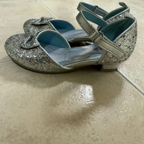 Girls' shoes like new, size 28