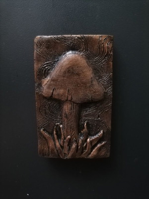 Handmade magnet like new, white cement and acrylic
