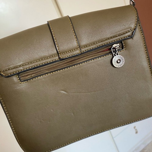 Women's crossbody bag used with zipper and inner compartment
