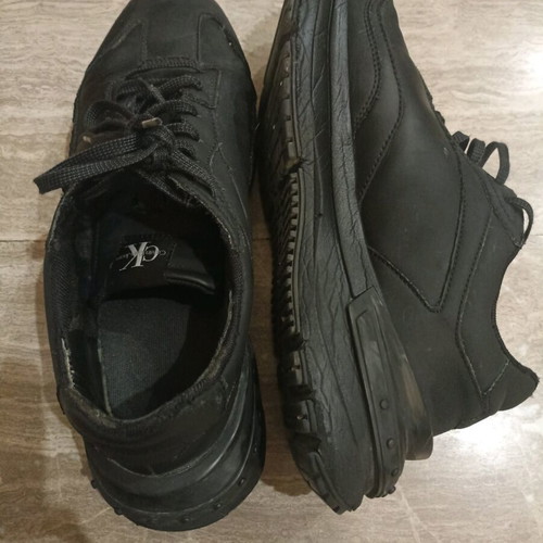 Calvin Klein leather sneakers used, size 44, black