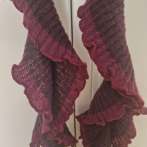 BSB wool scarf like new, eggplant color with ruffles