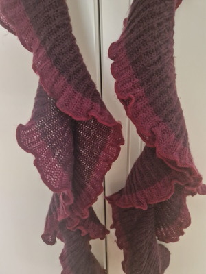 BSB wool scarf like new, eggplant color with ruffles