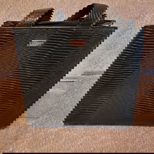 Τσάντα ώμου Keddo μαύρη μεσαίου μεγέθους, σε άριστη κατάσταση