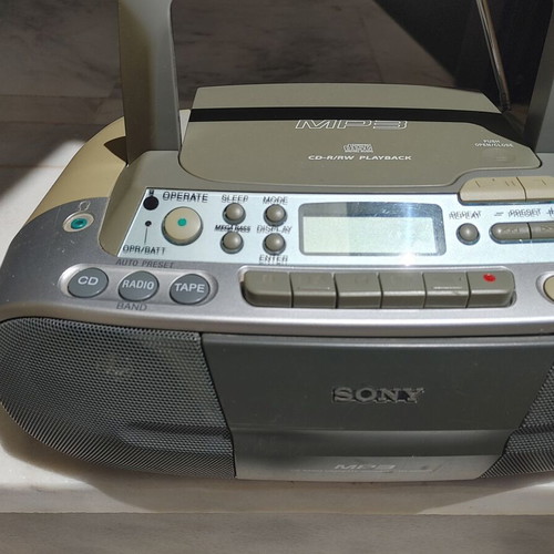Sony CD radio portable used, plays CD and radio