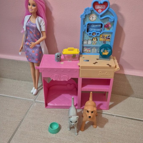 Barbie Veterinary Clinic playset used