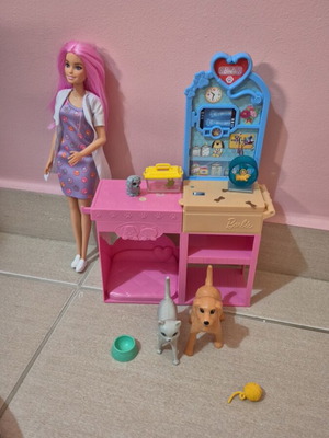 Barbie Veterinary Clinic playset used