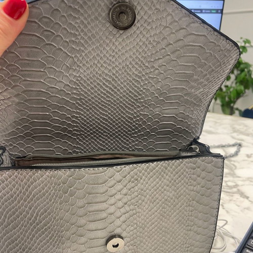 #OFFER New Women's Gray Bag with Crocodile Pattern and Chain Handles