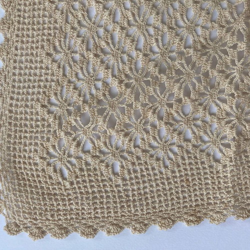 Vintage handmade crochet lace table linens set of 3, like new