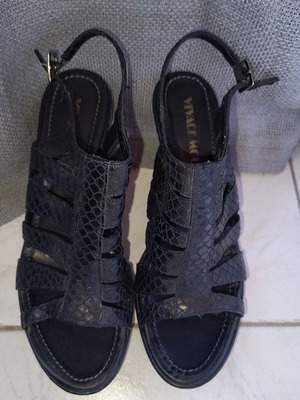 Leather platform sandals black size 37 like new, snake pattern