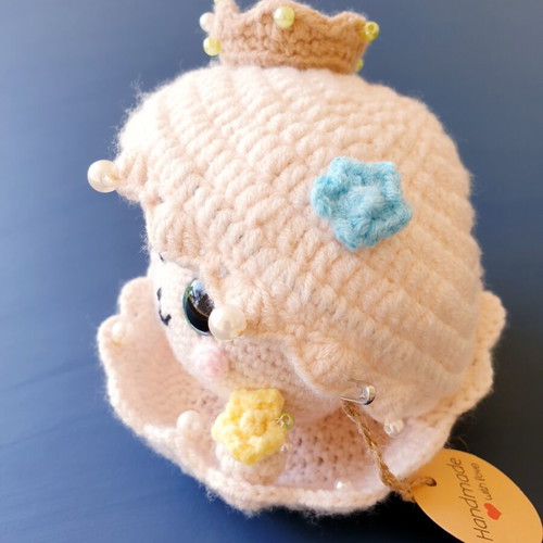 Amigurumi pearl doll Margaritarenia in handmade crochet shell
