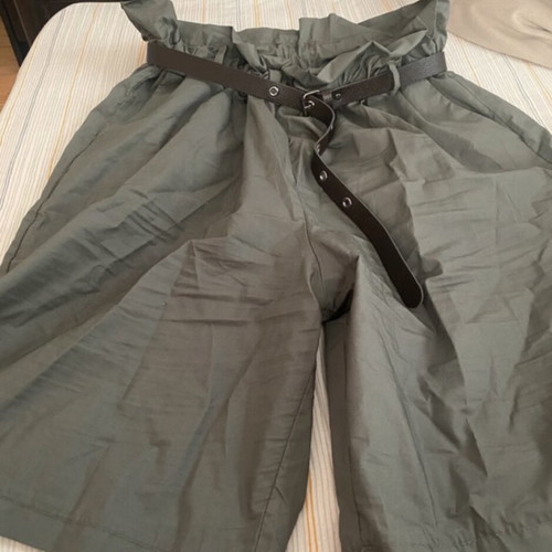 Paper Bag Bermuda Khaki like new, comfortable fit with elastic and belt
