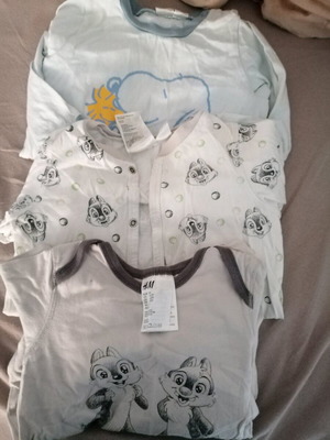 H&M Snoopy and Chip and Dale baby bodysuits used, pack of three 92cm