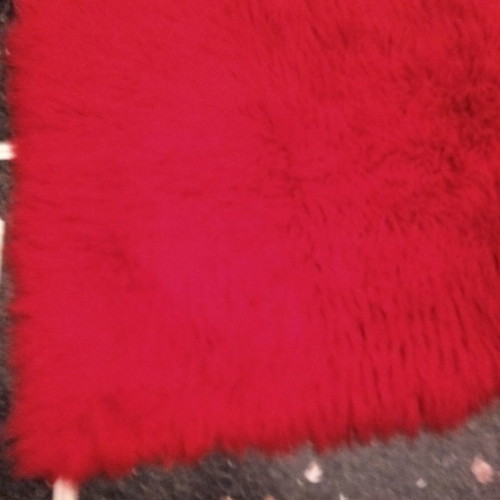 Red whole-fur flokati rug used, 1.17x2.10 m