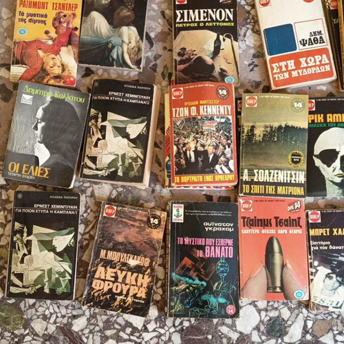 Vintage magazines and novels used, pack of 30 items