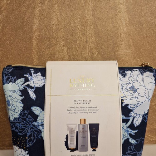 The Luxury Bathing Peony Peach And Raspberry Weekend Escape Gift Set new